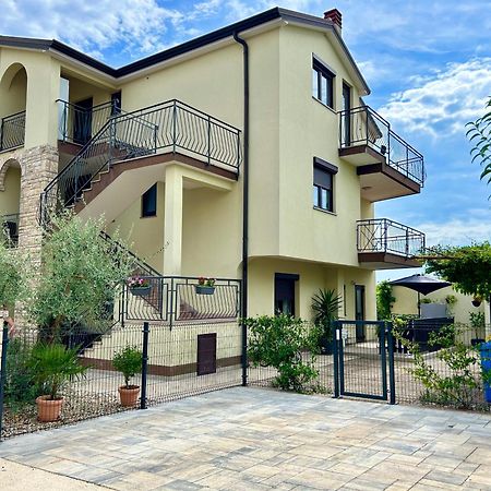 Apartments Sara Novigrad Istria 外观 照片